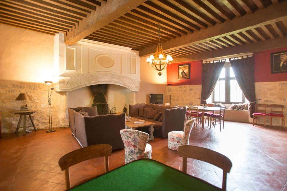 Chateau De Pleneselve Bon-Encontre Екстериор снимка