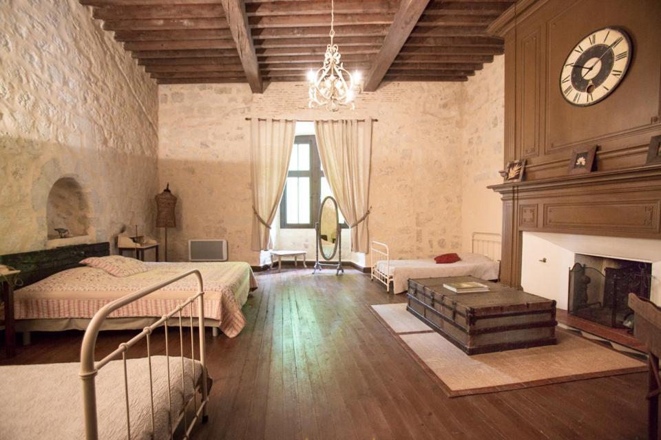 Chateau De Pleneselve Bon-Encontre Екстериор снимка